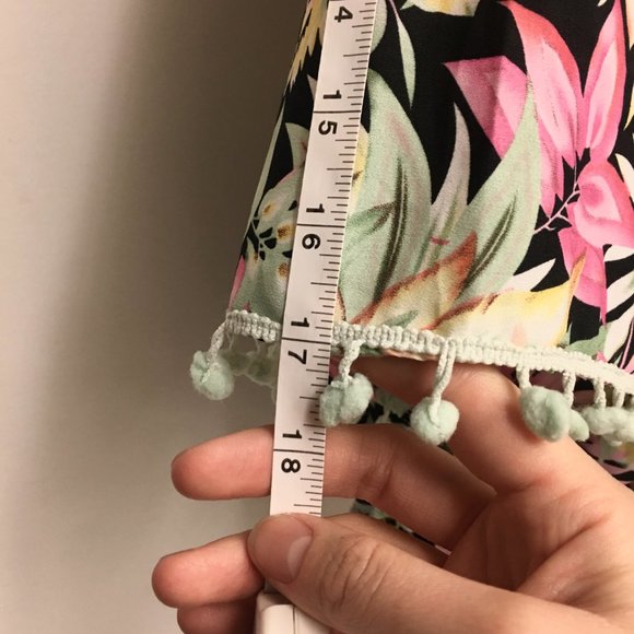 Reverse Floral Cardigan with Wide Sleeves and Poms - Picture 6 of 7